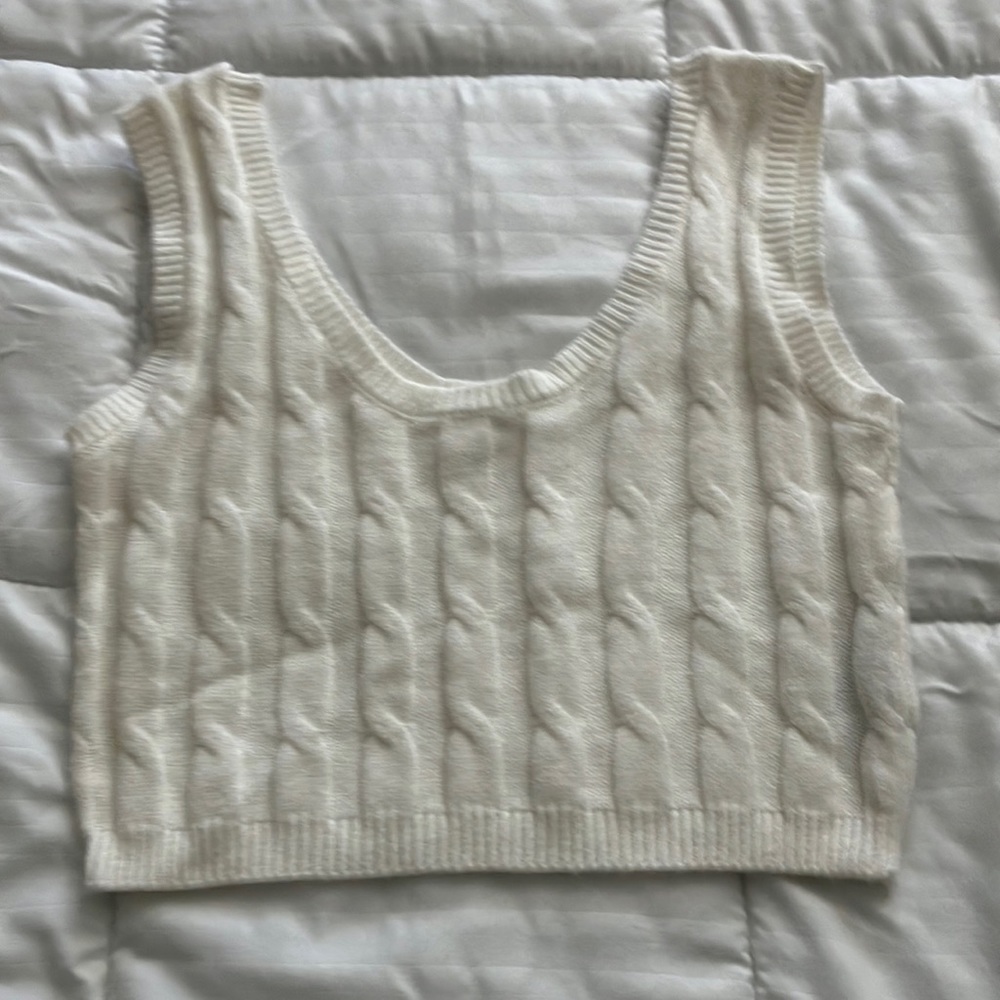 Forever 21 juniors women’s white top vest Size S